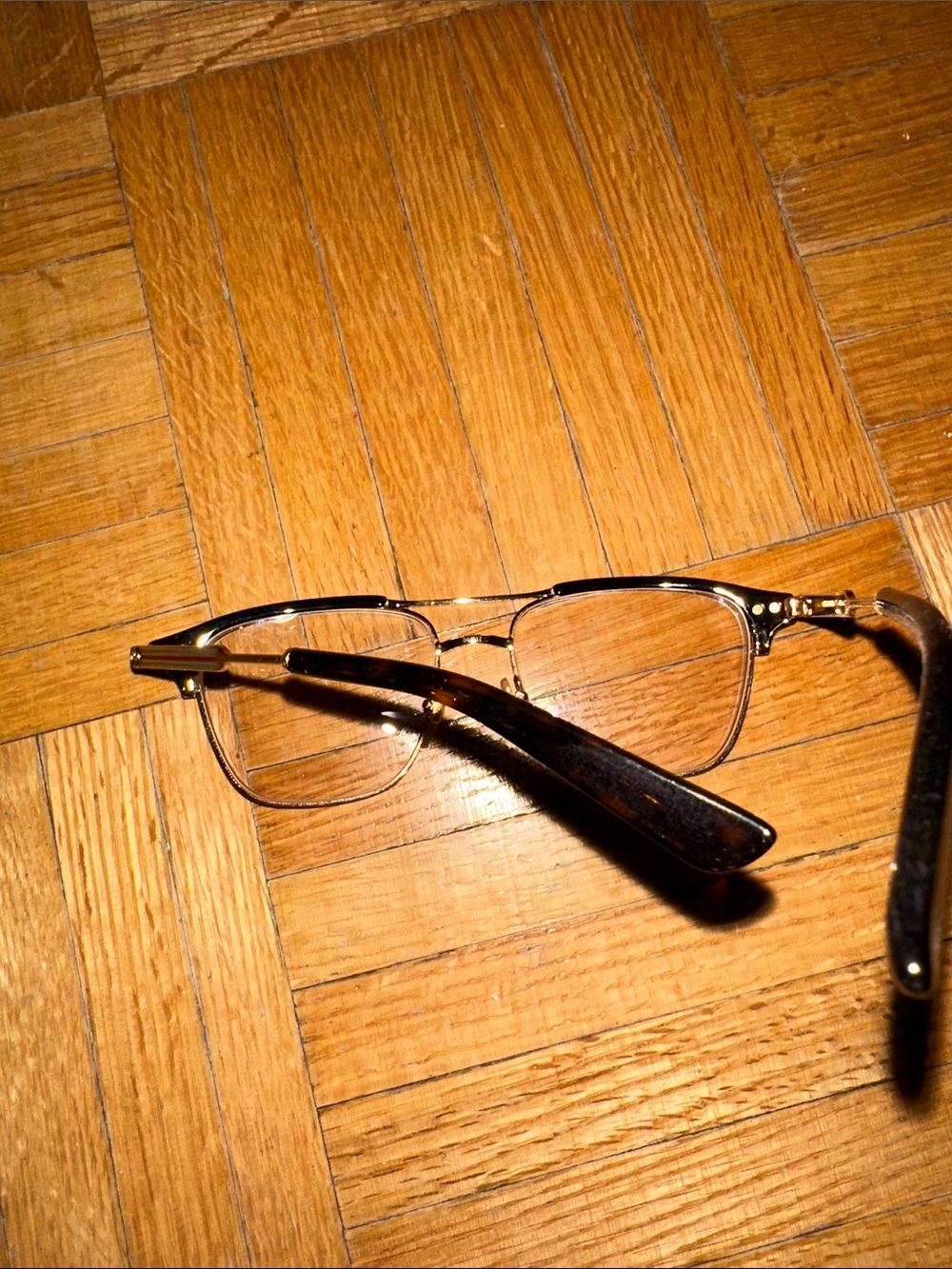 Gucci Gold and Black Women's Eyeglasses - Classic Metal Frame - Picture 3 of 8